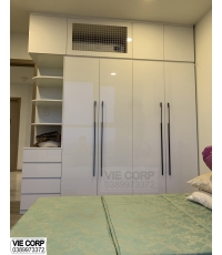 Tủ trang trí cánh Acrylic bóng